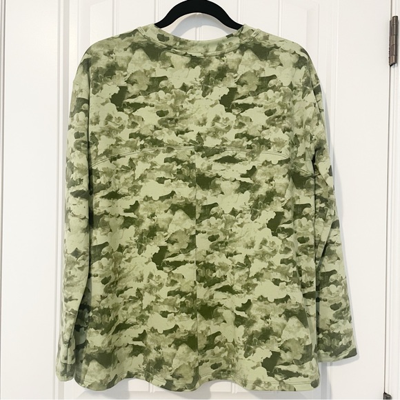 Joe Fresh Active Crewneck Sweatshirt in Green Pattern Size Medium - Picture 2 of 5